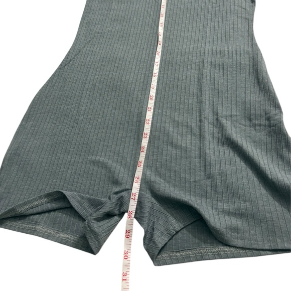 Gray Ribbed Short Sleeve Romper. Grey. Size L. New. - Picture 5 of 10